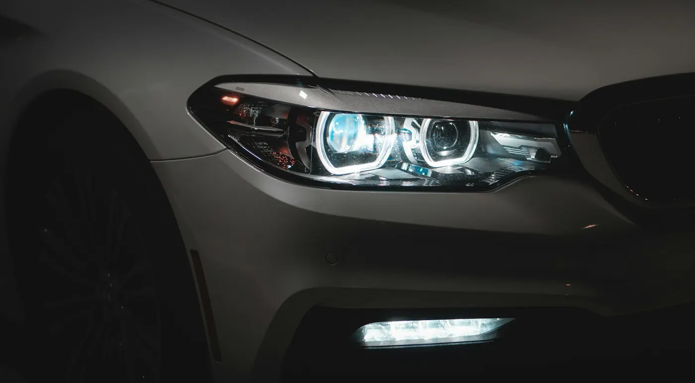 Moderni LED far automobila